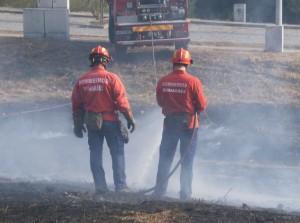 incêndio_dois bombeiros